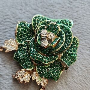 Source Unknown Emerald Green Crystal Brooch